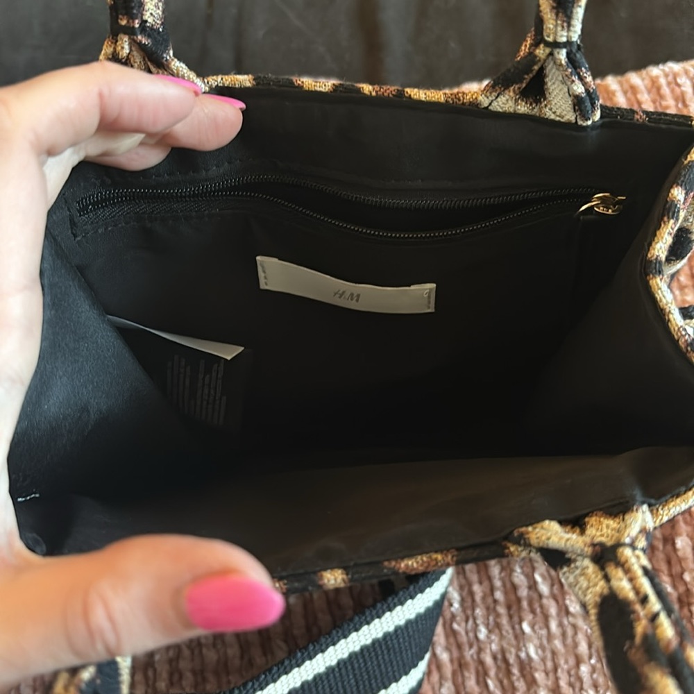 H&M mini tote bag. cheetah print - Picture 3 of 3